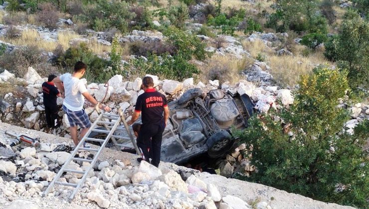 Adıyaman’da kamyonet ile otomobil çarpıştı: 2 ölü, 10 yaralı