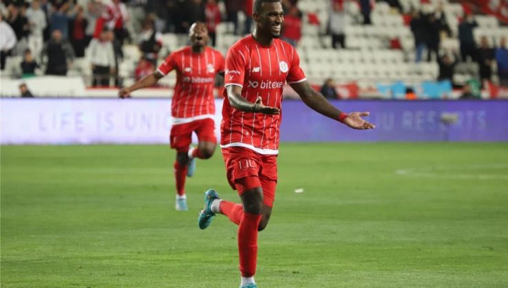 Antalyaspor’da Haji Wright imzayı atıyor