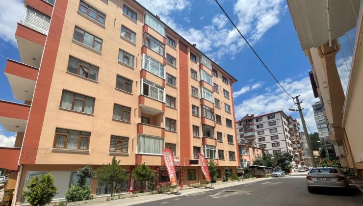 Apartmanın 6’ncı katından düşen öğretmen hayatını kaybetti