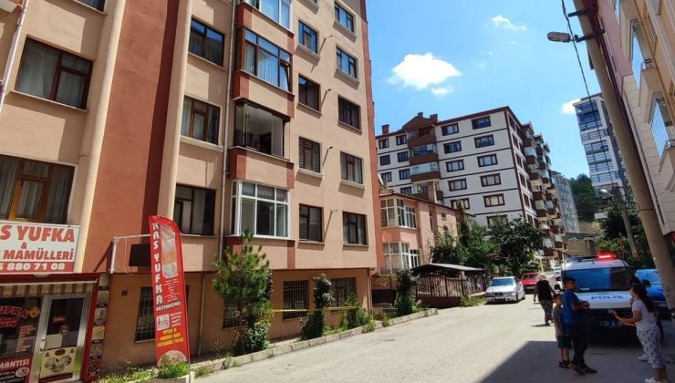 Apartmanın 6’ncı katından düşen öğretmen hayatını kaybetti