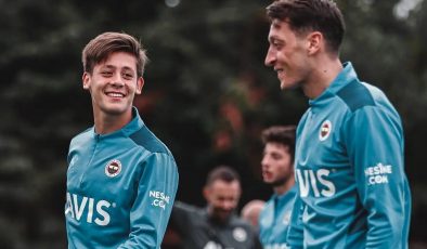 Arda Güler, Fenerbahçe’den ayrılan Mesut Özil’e veda etti