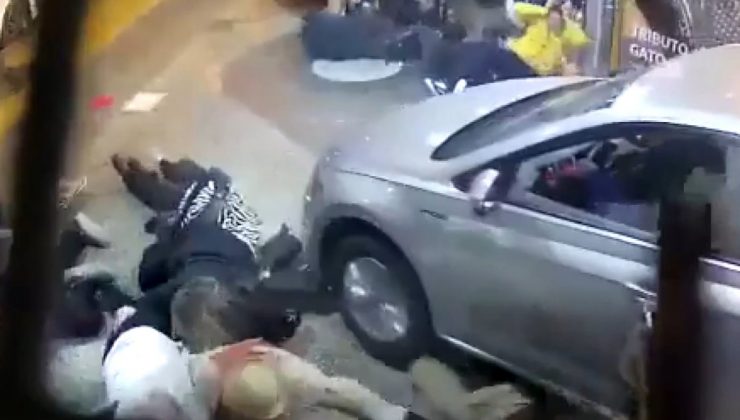 Arjantin’de tiyatro için sıra bekleyenlerin arasına araç daldı: 23 yaralı