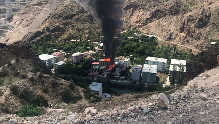 Artvin’de otel yangını