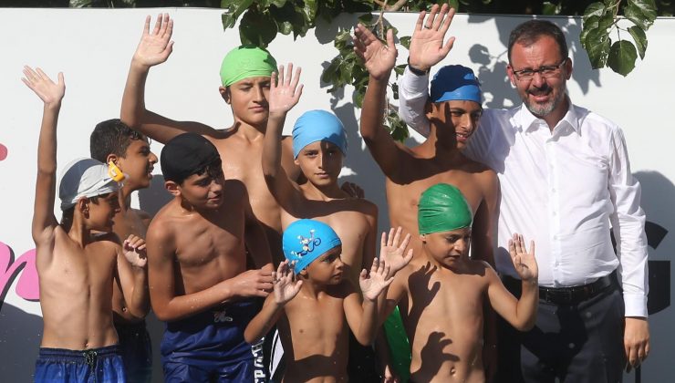 Bakan Kasapoğlu: Amacımız yüzme öğrenmek isteyen herkese yüzmeyi öğretmek