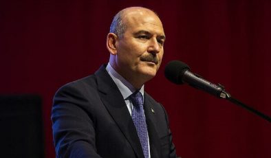 Bakan Soylu’dan polise yumruk atan Salihe Aydeniz’e kalkan olan CHP’ye tepki: Yüzleri kızarmaz