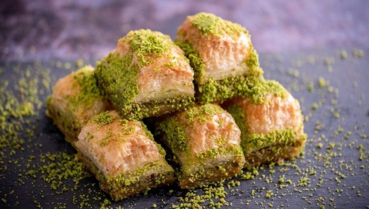 Baklavacıların bayram mesaisi: Fiyatı 100 liradan başlıyor 280 liraya kadar çıkıyor