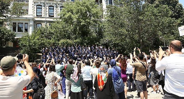 Boğaziçi Üniversitesi 155’inci kez yeni mezunlarını törenlerle uğurladı