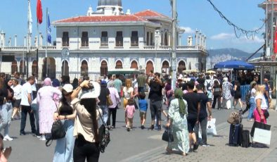 Büyükada’da tatilci yoğunluğu yaşanıyor