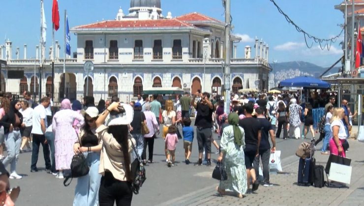 Büyükada’da tatilci yoğunluğu yaşanıyor