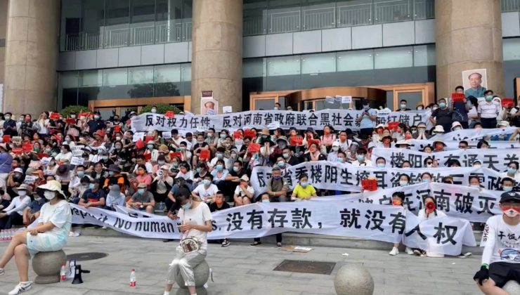 Çin’de olaylı banka protestosu