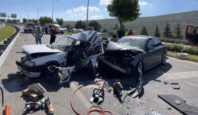 Denizli’de iki otomobilin çarpıştığı kazada 1 kişi öldü, 7 kişi yaralandı