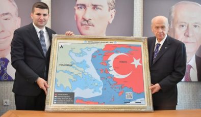 Devlet Bahçeli’nin fotoğrafıyla başlayan tartışmaya Almanya da katıldı