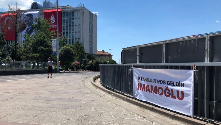 Ekrem İmamoğlu’na pankartlı tatil protestosu