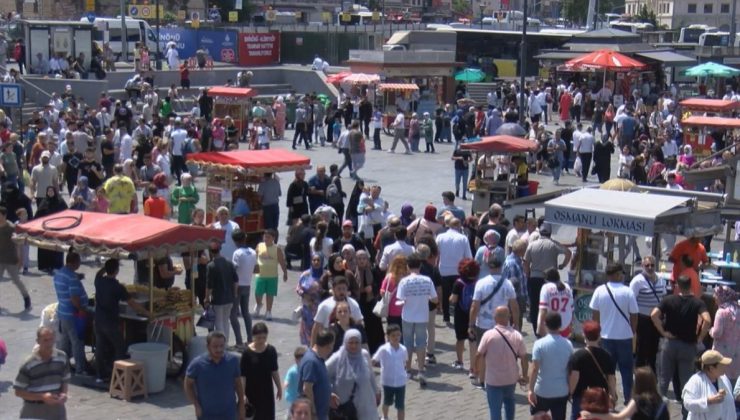 Eminönü’nde bayram yoğunluğu yaşanıyor