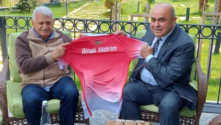 Engin Fırat’tan Binali Yıldırım’a forma hediyesi