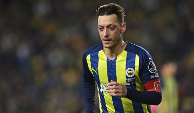 Fenerbahçe’de Mesut Özil dönemi sona eriyor! Başakşehir ile görüşme…