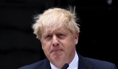 İngiltere, Boris Johnson’ın istifasını konuşuyor