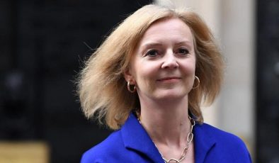 İngiltere Dışişleri Bakanı Liz Truss da Muhafazakar Parti liderliği için adaylığını açıkladı