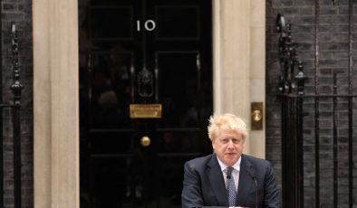 İngiltere’de Boris Johnson’ın koltuğu için 8 aday yarışacak