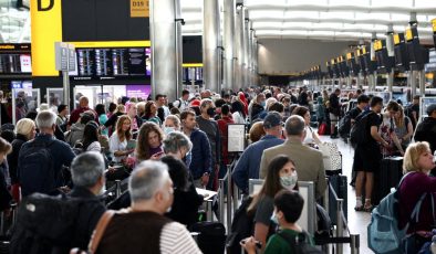 İngiltere’de uçak bileti satışına sınırlama getirildi