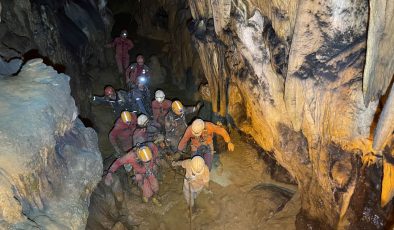 Karabük’teki Mencilis mağarasında mahsur kalan 4 kişi 12 saat sonra kurtarıldı