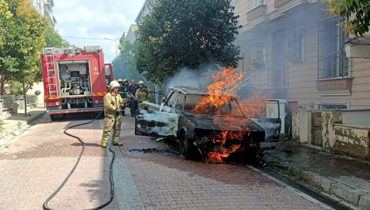 Kibritle oynayan çocuk otomobili yaktı