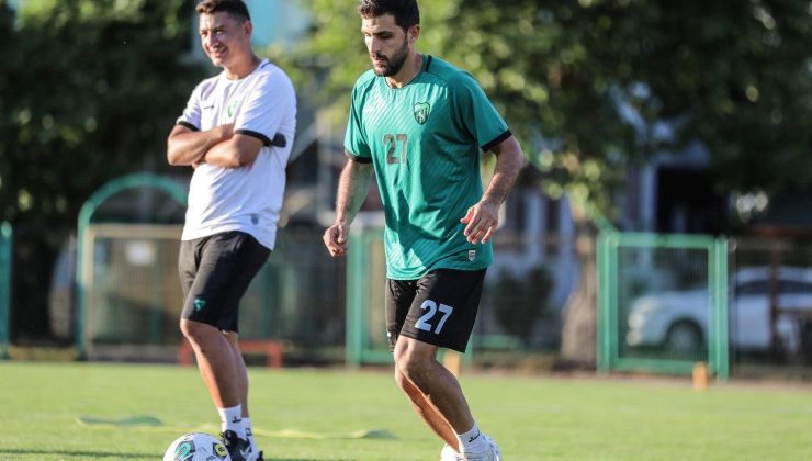 Kocaelispor’da 3 yeni transfer, takımla ilk antrenmanına çıktı