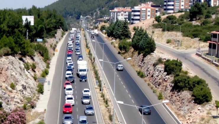 Muğla’da tatil yoğunluğu: 5 kilometre araç kuyruğu oluştu