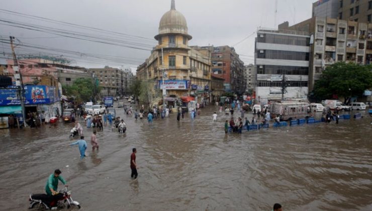 Pakistan’ın Sindh eyaletinde şiddetli yağış ve fırtına nedeniyle 26 kişi öldü