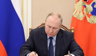 Putin’den Rus medyasının faaliyetlerini yasaklayan ülkelere misilleme