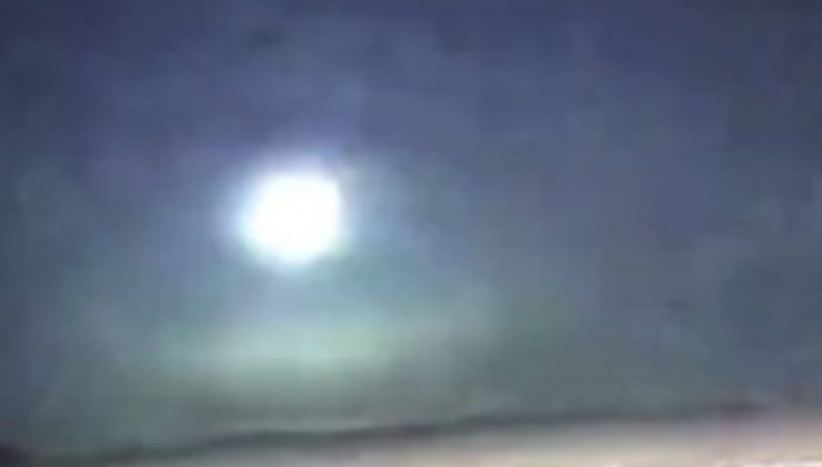 Şili’de meteor düşerken gökyüzü aydınlandı