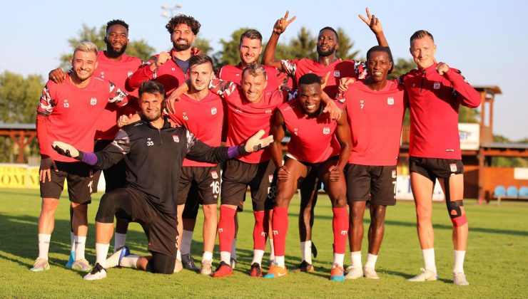 Sivasspor günü çift idmanla tamamladı