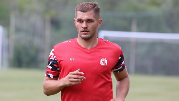 Sivasspor’un yeni transferi Karol Angielski ilk idmanına çıktı