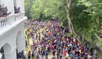 Sri Lanka’da protestocular devlet başkanlığı binasını bastı