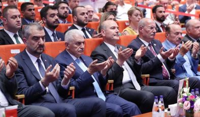 Türk Dünyası Parlamenterler Vakfından Çanakkale şehitlerimize vefa