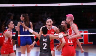 Türkiye-Sırbistan voleybol maçı ne zaman, saat kaçta, hangi kanalda? Filenin Sultanları bronz madalya maçına çıkacak