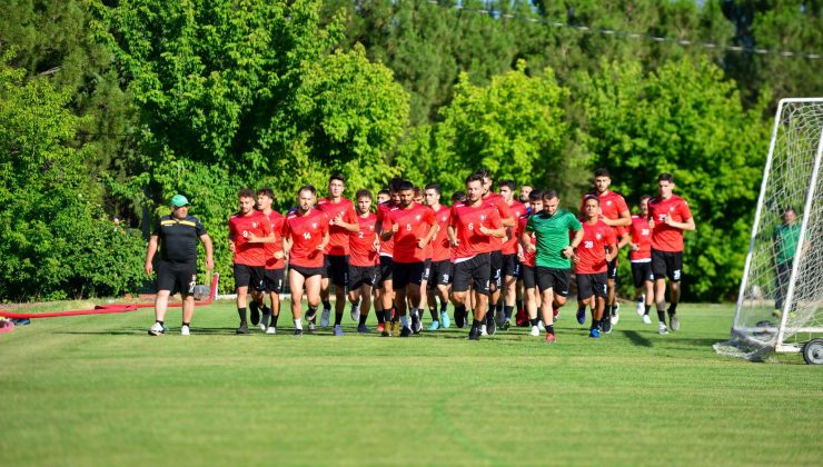 Uşakspor, yeni sezon hazırlıklarına hocasız başladı