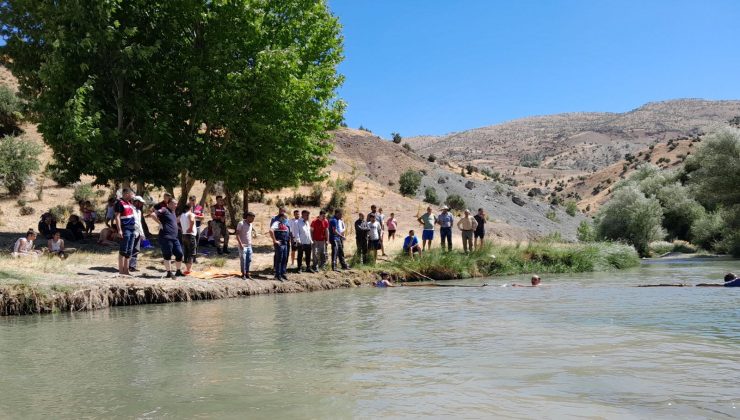 Adıyaman’da çaya giren amca ile yeğeni boğuldu