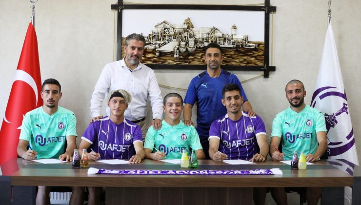 Afyonspor 5 futbolcuyla birden sözleşme imzaladı