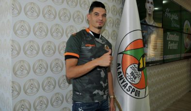 Alanyaspor, Zinedine Ferhat ile 2 yıllık sözleşme imzaladı