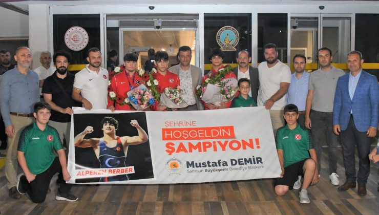 Alperen Berber ve İbrahim Özdemir, Samsun’da çiçeklerle karşılandı