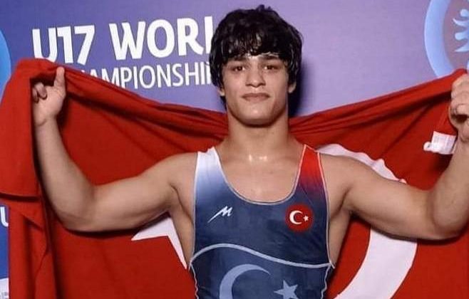 Alperen Berber’den U17 Dünya Güreş Şampiyonası’nda altın madalya