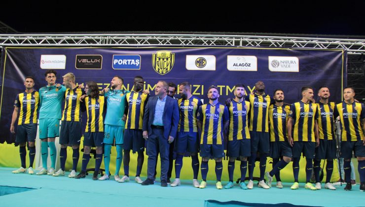 Ankaragücü’nde yeni transferler için imza töreni düzenlendi