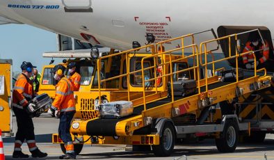 Avustralya havayolu şirketinden tuhaf istek… Yöneticiler bagaj görevlisi olacak!