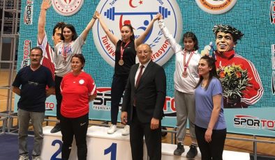 BARÜ’lü sporculardan Halter şampiyonasında 6 madalya