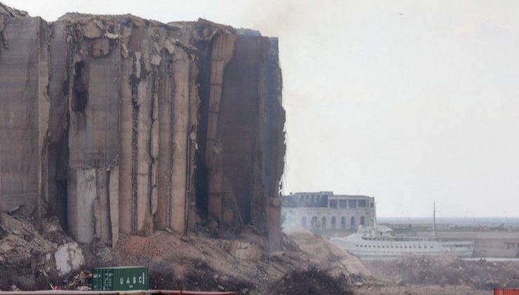 Beyrut Limanı’ndaki buğday silosunun bir bölümü yıkıldı