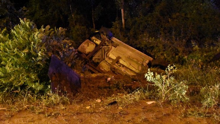 Çöp kamyonuna çarpan otomobil devrildi: 1 ölü, 1 yaralı