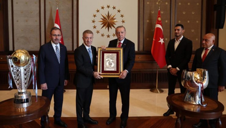 Cumhurbaşkanı Erdoğan, Trabzonspor’u kabul etti