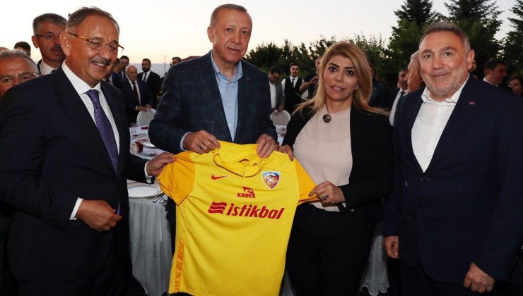 Cumhurbaşkanı Erdoğan’a Kayserispor forması