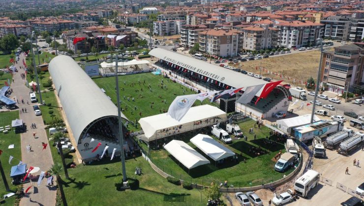 Denizli yağlı güreşlerinde sırtı yere gelmeyen Orhan Okulu oldu